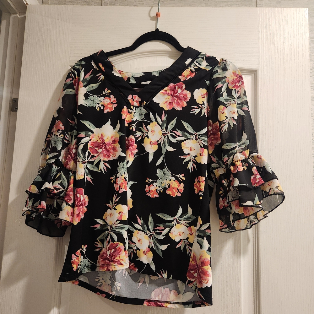 Perseption Concepts Chic Floral Ruffle Sleeve Blouse Size S Euc